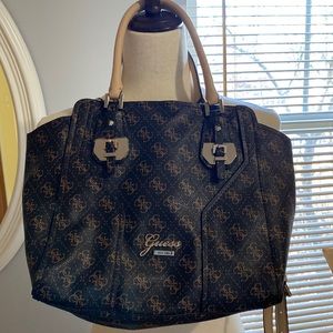 Guess pocketbook EUC